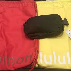 NWT Lululemon lightweight Gym Sack and Everywhere Belt Bag Bundle